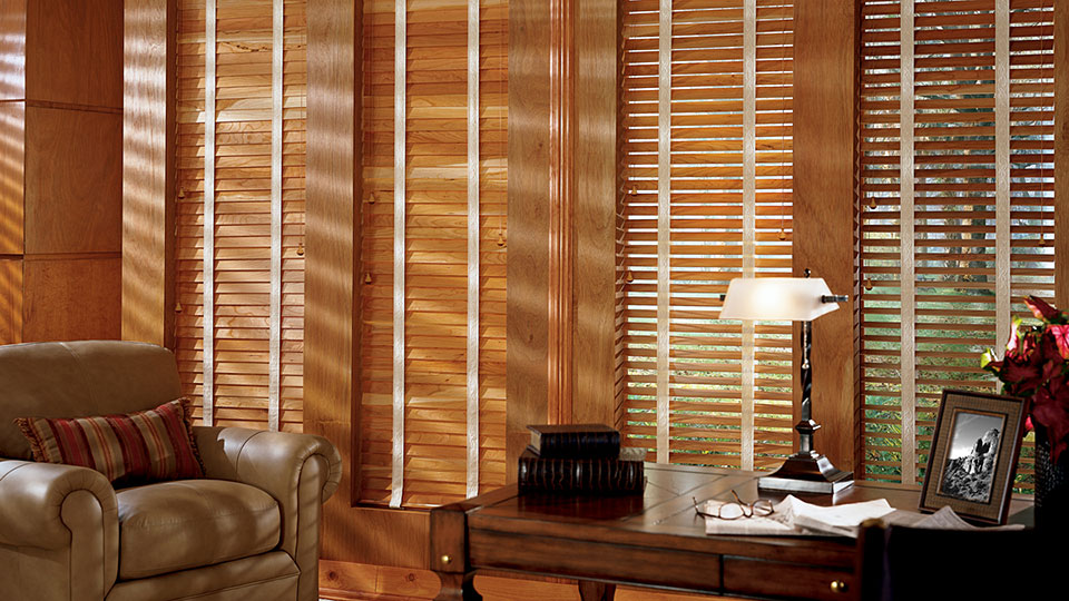 House interior wood blinds